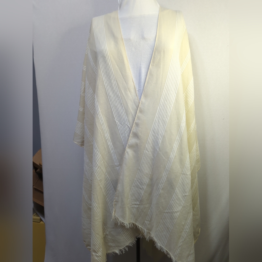 TIME AND TRU‎ Ivory Yarn Dyed Knee Length Poncho Kimono Wrap/Cover One Size 527